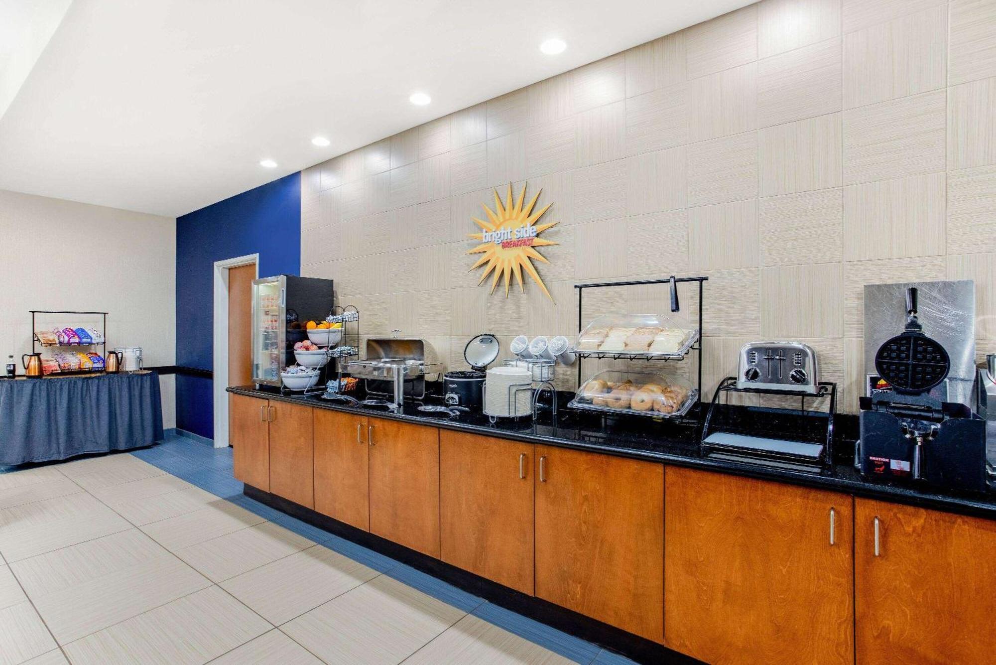Hotel La Quinta By Wyndham Indianapolis Airport Plainfield Extérieur photo